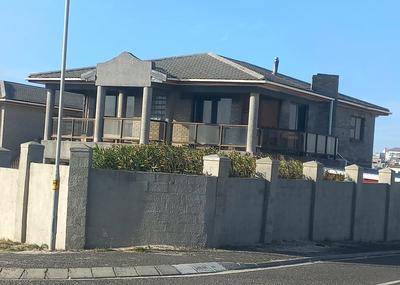 House For Sale in Pelican Heights, Cape Town
